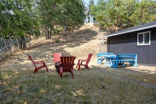 925 6th Avenue, Gold Hill, OR 97525