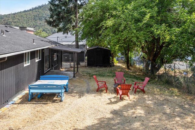 925 6th Avenue, Gold Hill, OR 97525