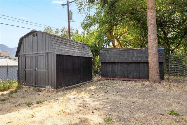 925 6th Avenue, Gold Hill, OR 97525