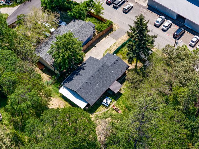 925 6th Avenue, Gold Hill, OR 97525