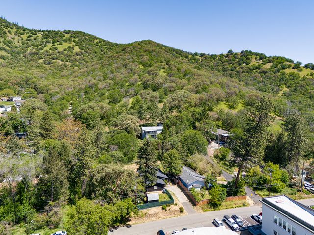 925 6th Avenue, Gold Hill, OR 97525