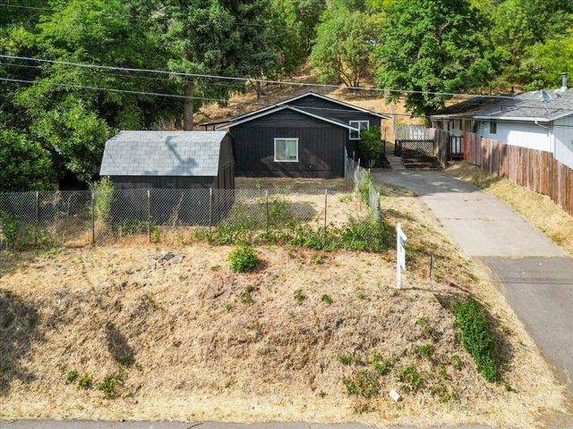 925 6th Avenue, Gold Hill, OR 97525