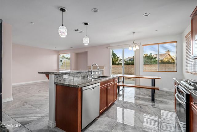 4133 W Avenue J7, Lancaster, CA 93536