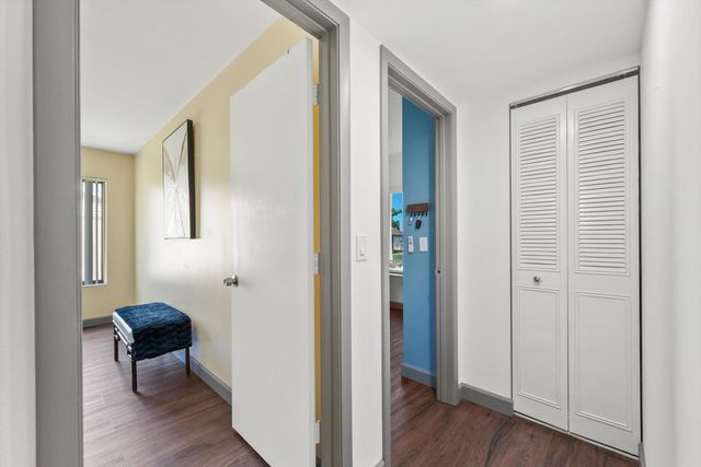 723 Sunny Pine Way B2, Greenacres, FL 33415