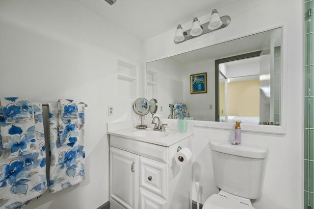 723 Sunny Pine Way B2, Greenacres, FL 33415