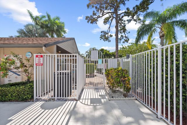 723 Sunny Pine Way B2, Greenacres, FL 33415