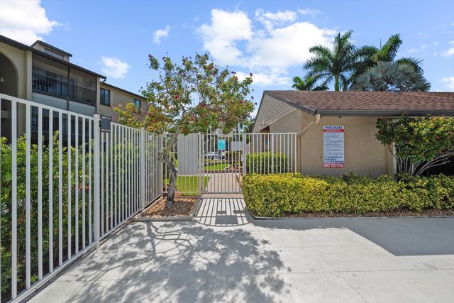 723 Sunny Pine Way B2, Greenacres, FL 33415