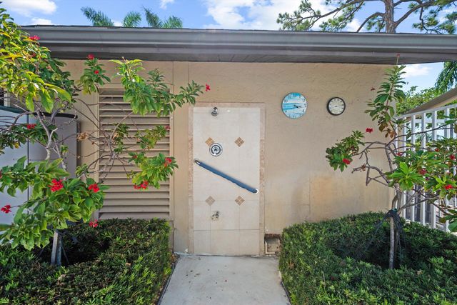 723 Sunny Pine Way B2, Greenacres, FL 33415