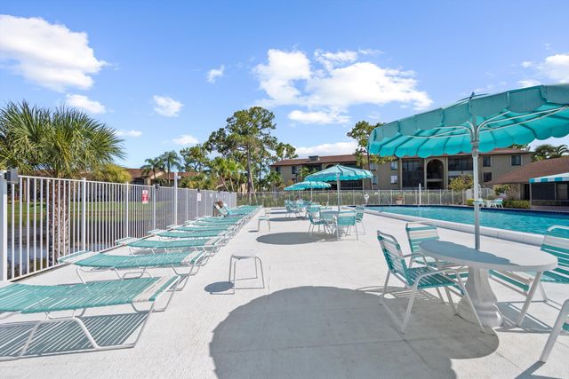 723 Sunny Pine Way B2, Greenacres, FL 33415