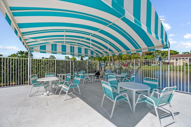 723 Sunny Pine Way B2, Greenacres, FL 33415