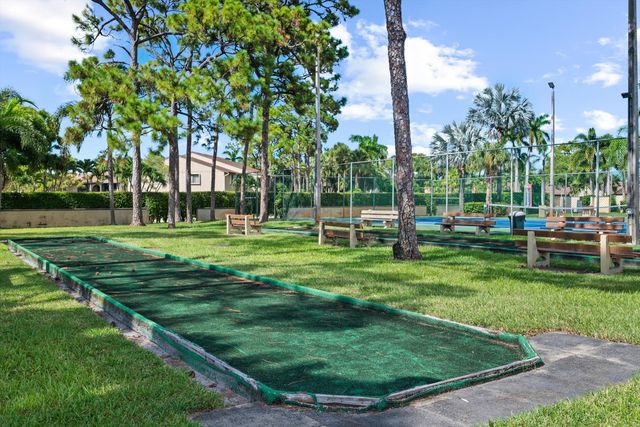 723 Sunny Pine Way B2, Greenacres, FL 33415