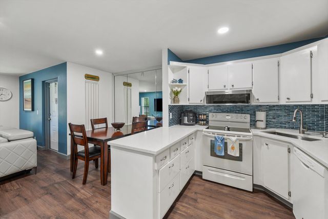 723 Sunny Pine Way B2, Greenacres, FL 33415