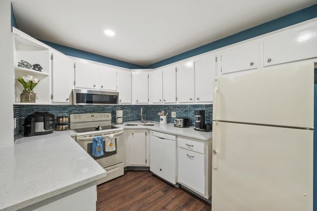 723 Sunny Pine Way B2, Greenacres, FL 33415