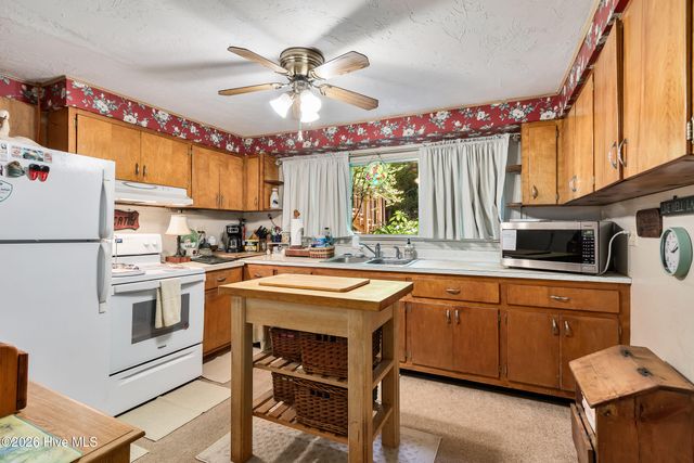 390 Aquone Road, Andrews, NC 28901