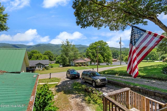 390 Aquone Road, Andrews, NC 28901