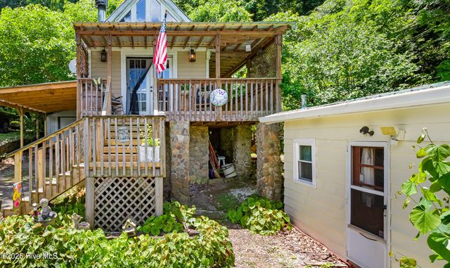 390 Aquone Road, Andrews, NC 28901
