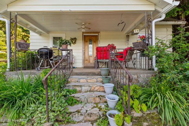 390 Aquone Road, Andrews, NC 28901