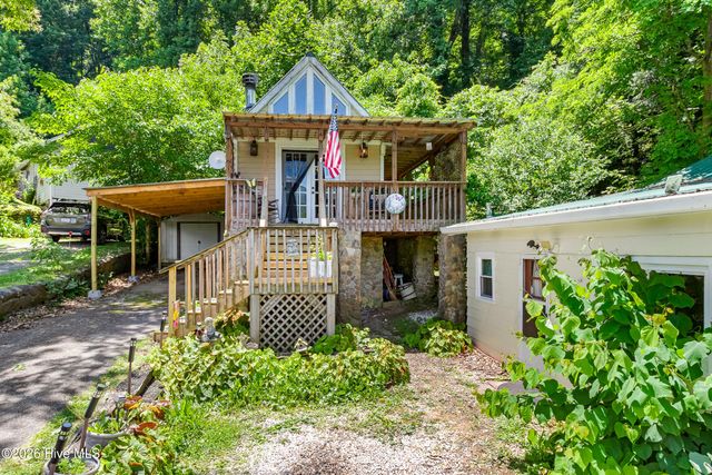 390 Aquone Road, Andrews, NC 28901