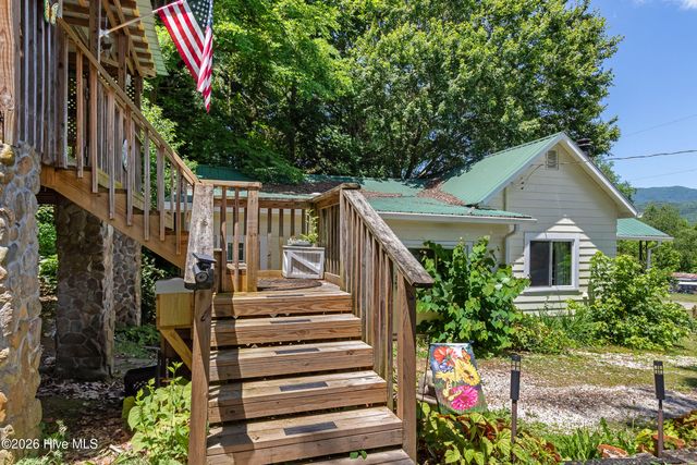 390 Aquone Road, Andrews, NC 28901