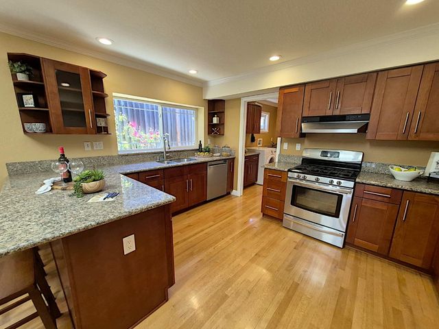 212 Dover Street, Los Gatos, CA 95032