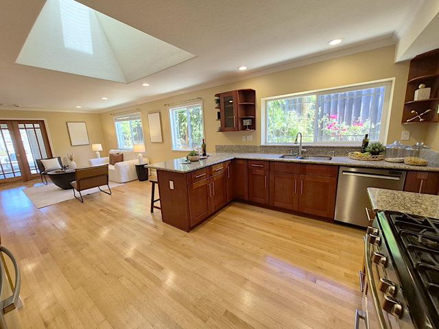 212 Dover Street, Los Gatos, CA 95032
