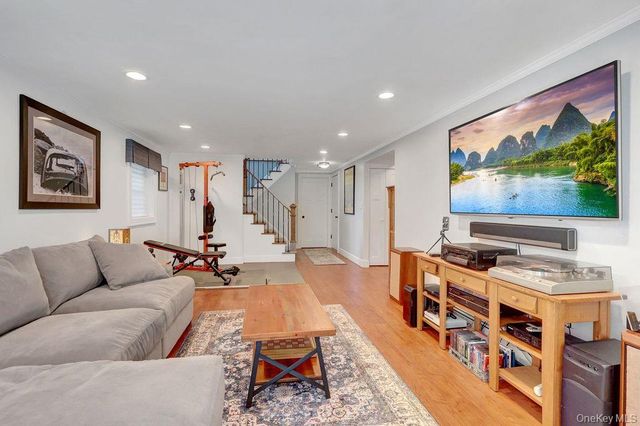40 Ogston Terrace, Malverne, NY 11565