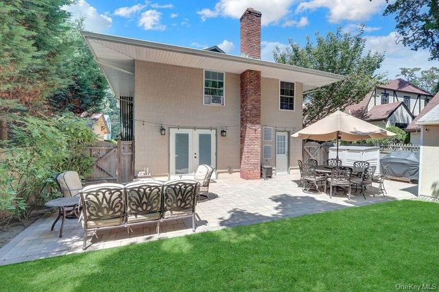 40 Ogston Terrace, Malverne, NY 11565