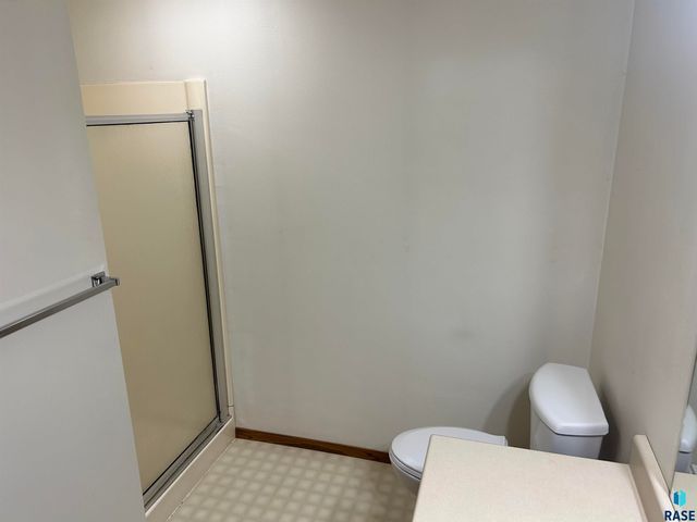 811 James Pl Place, Yankton, SD 57078