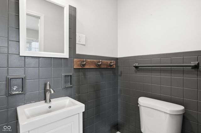 708 Washington Court, Anderson, IN 46011