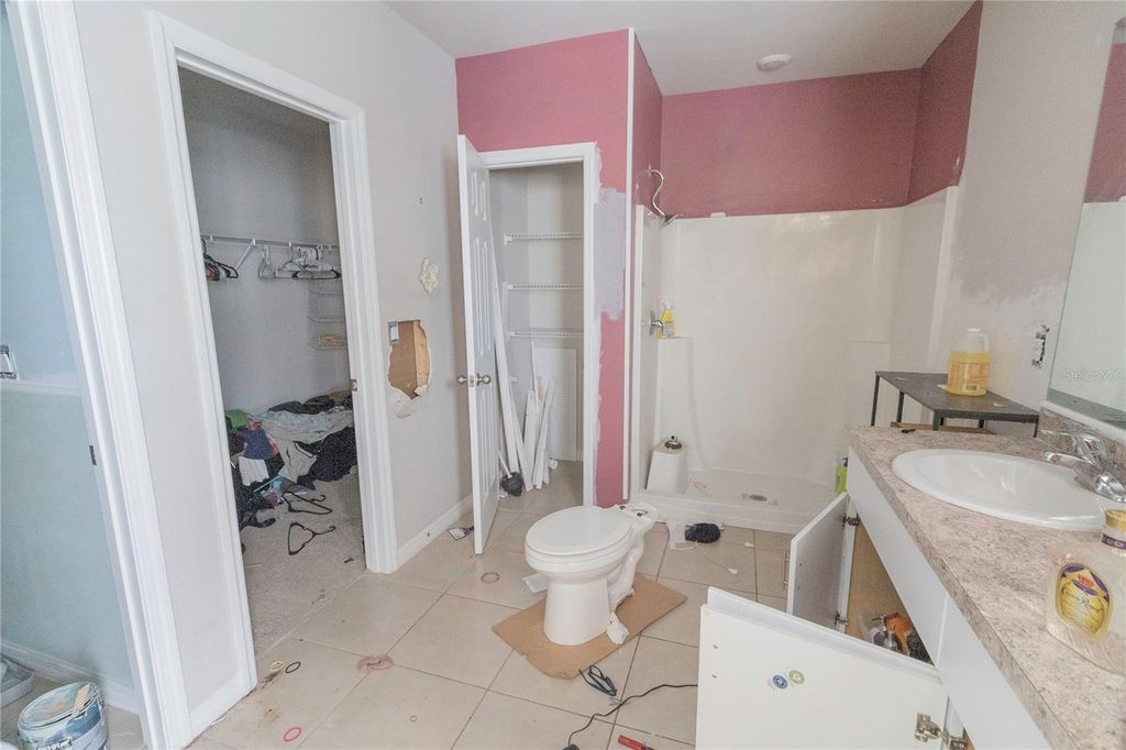 Image 11 of property listing at 1421 OREGON LANE, North Port, FL 34286