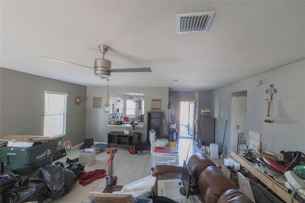 Image 6 of property listing at 1421 OREGON LANE, North Port, FL 34286