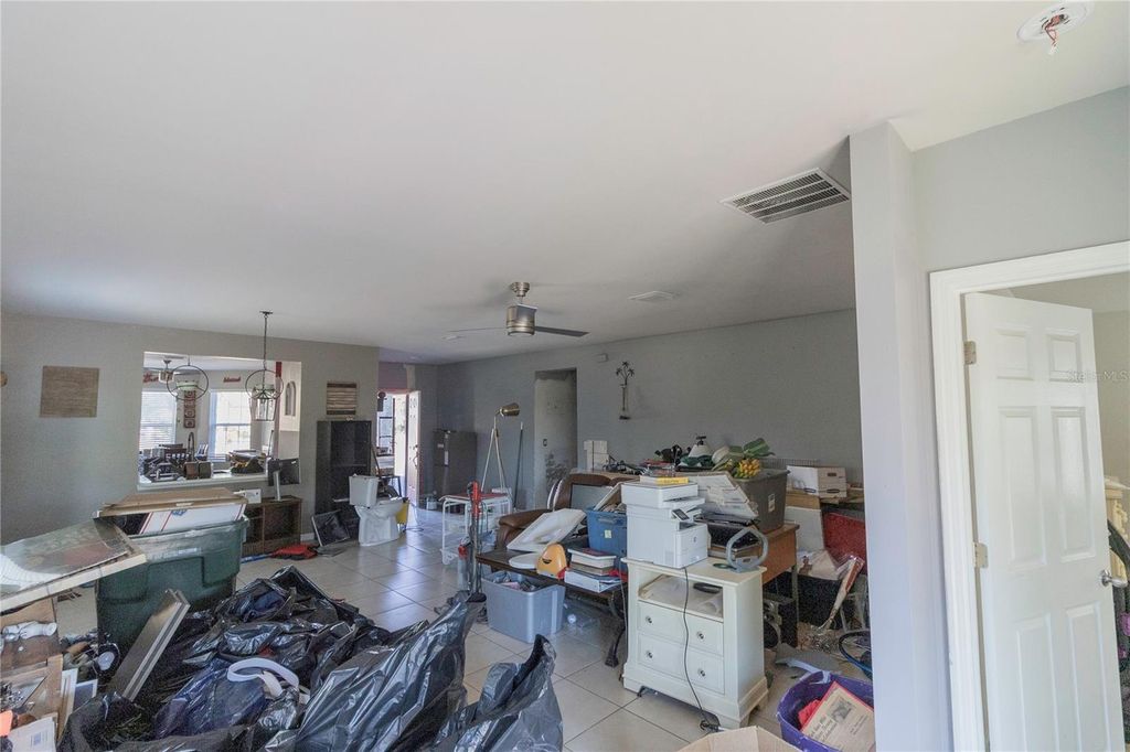 Image 7 of property listing at 1421 OREGON LANE, North Port, FL 34286