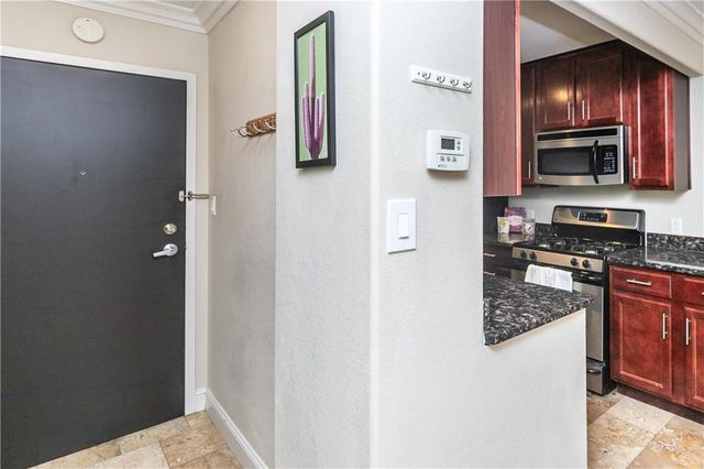 700 E 8th Street 14G, Kansas City, MO 64106