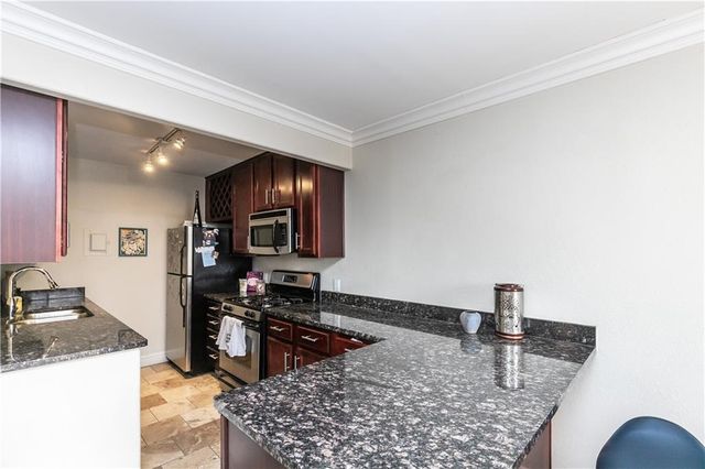 700 E 8th Street 14G, Kansas City, MO 64106
