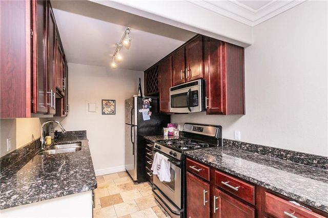 700 E 8th Street 14G, Kansas City, MO 64106