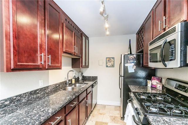 700 E 8th Street 14G, Kansas City, MO 64106