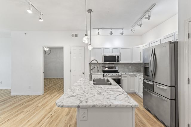 10325 Providence Drive 102, Johnston, IA 50131