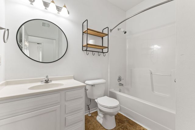 10325 Providence Drive 102, Johnston, IA 50131