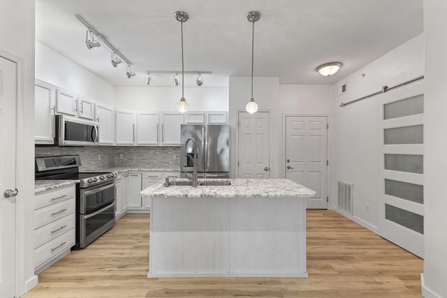 10325 Providence Drive 102, Johnston, IA 50131