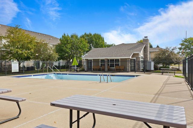 10325 Providence Drive 102, Johnston, IA 50131