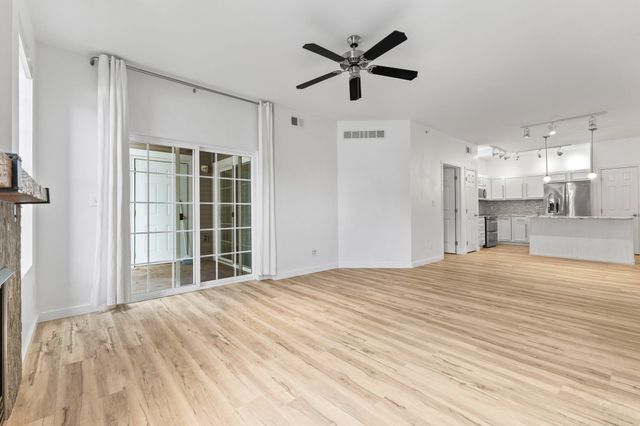 10325 Providence Drive 102, Johnston, IA 50131