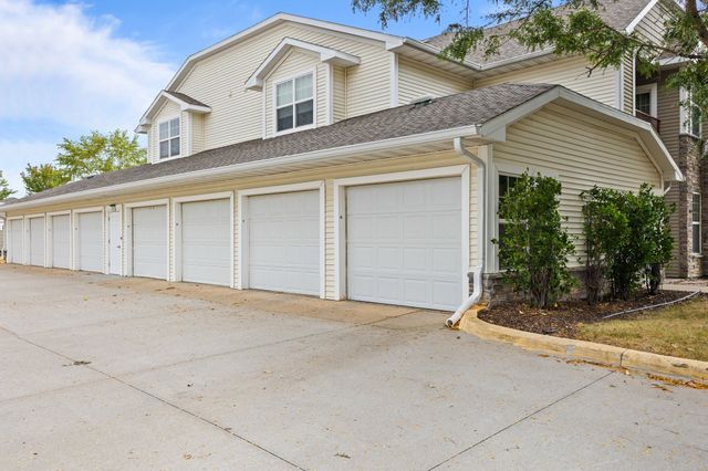 10325 Providence Drive 102, Johnston, IA 50131