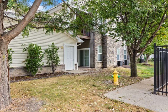 10325 Providence Drive 102, Johnston, IA 50131