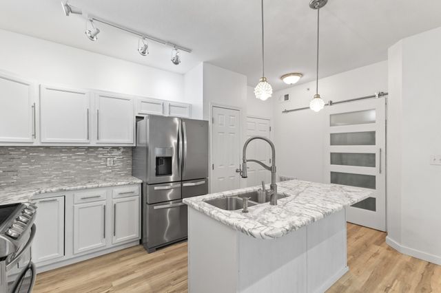 10325 Providence Drive 102, Johnston, IA 50131