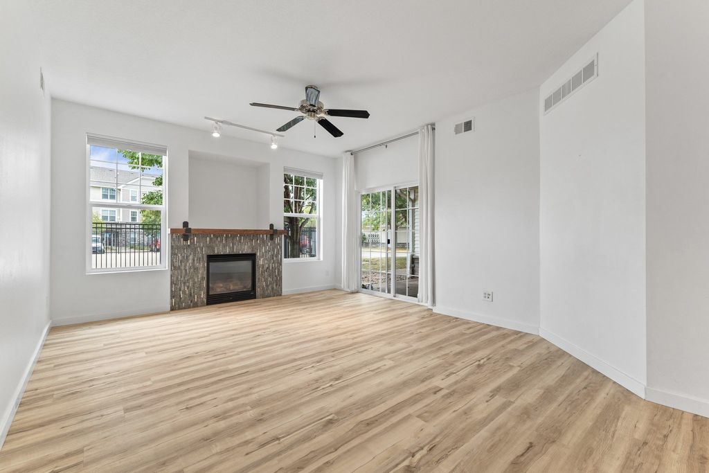 10325 Providence Drive 102, Johnston, IA 50131