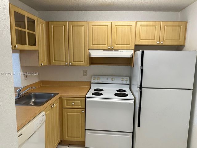 9350 Fontainebleau Blvd 513, Miami, FL 33172