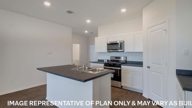 207B HARRISON XING, Uhland, TX 78640