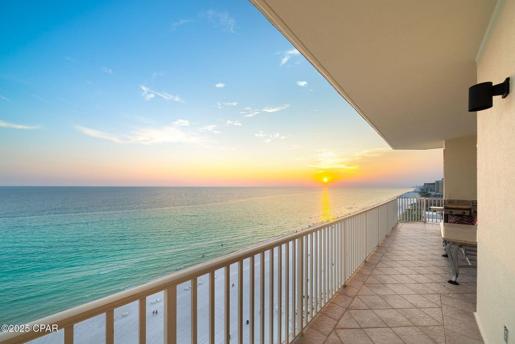 Image 2 of property listing at 8601 W Surf 15 - Drive 15w, Panama City Beach, FL 32408