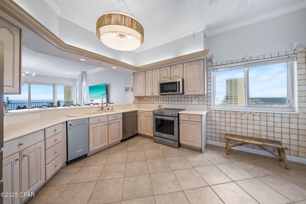 Image 25 of property listing at 8601 W Surf 15 - Drive 15w, Panama City Beach, FL 32408