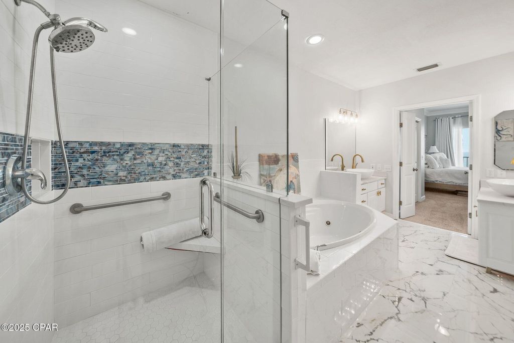 Image 35 of property listing at 8601 W Surf 15 - Drive 15w, Panama City Beach, FL 32408